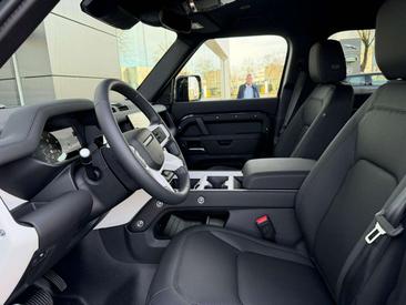 Land Rover Defender 110 D250 S AWD Auto 26MY Gris — photo 17