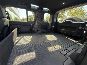 Land Rover Defender 110 D250 S AWD Auto 26MY Gris — photo 24