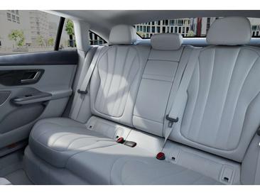 Mercedes EQE 300 — photo 10