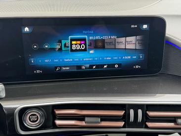 Mercedes EQC 400 — photo 12