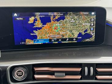 Mercedes EQC 400 — photo 13