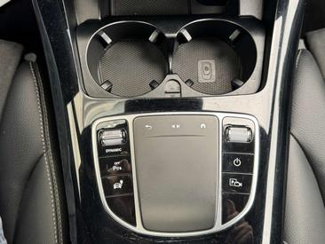 Mercedes EQC 400 — photo 17