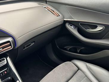 Mercedes EQC 400 — photo 20