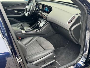 Mercedes EQC 400 — photo 21