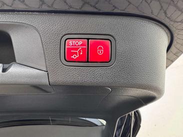 Mercedes EQC 400 — photo 27
