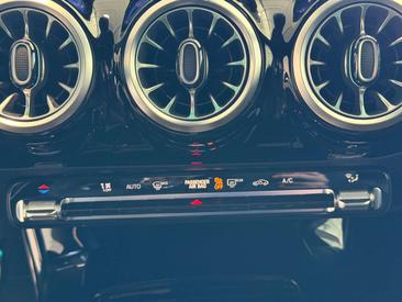 Mercedes CLA 200 AMG Line — photo 12