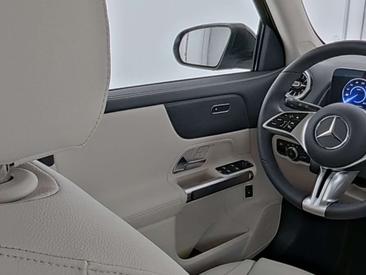 Mercedes EQB 350 AMG Line — photo 8
