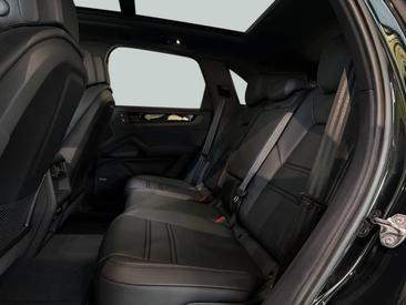 Porsche Cayenne III Turbo GT — photo 17