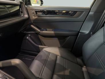 Porsche Cayenne III Turbo GT — photo 26