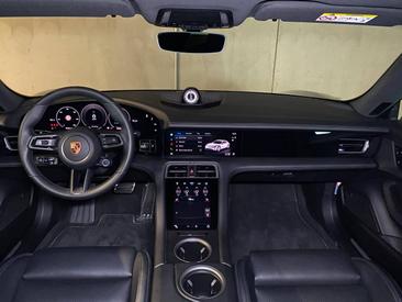 Porsche Taycan Cross Turismo Turbo — photo 16