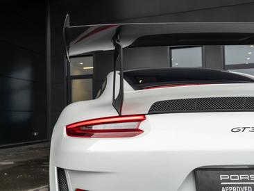 Porsche 911 GT2 RS — photo 24