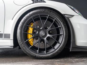 Porsche 911 GT2 RS — photo 33
