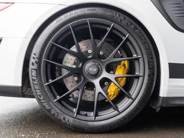 Porsche 911 GT2 RS — photo 35