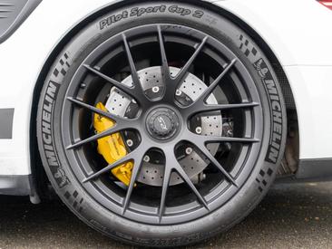 Porsche 911 GT2 RS — photo 36