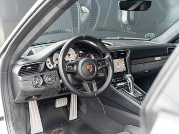 Porsche 911 GT2 RS — photo 38