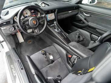 Porsche 911 GT2 RS — photo 42