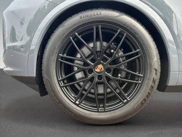 Porsche Cayenne III Turbo GT — photo 10