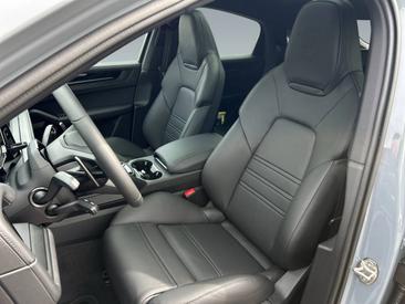 Porsche Cayenne III Turbo GT — photo 13