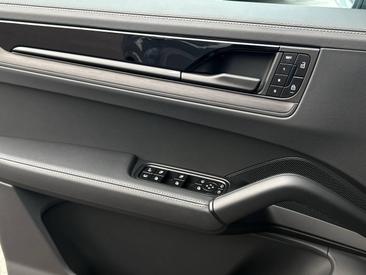 Porsche Cayenne III Turbo GT — photo 20