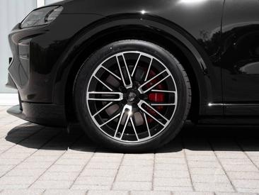 Porsche Cayenne E4 Turbo Electric — photo 8