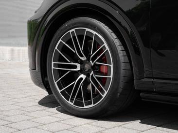 Porsche Cayenne E4 Turbo Electric — photo 9