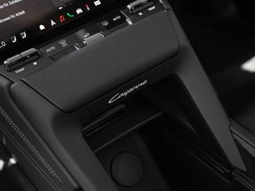 Porsche Cayenne E4 Turbo Electric — photo 28