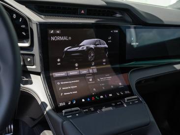 Porsche Cayenne E4 Turbo Electric — photo 29