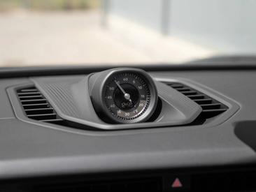 Porsche Cayenne E4 Turbo Electric — photo 32