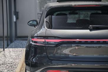 Porsche Macan Electrique S — photo 27