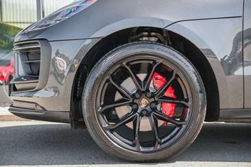 Porsche Macan Electrique S — photo 36
