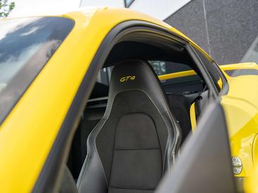Porsche 718 Cayman GT4 — photo 20