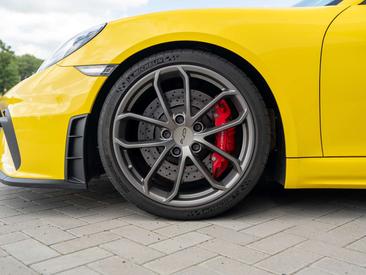 Porsche 718 Cayman GT4 — photo 21