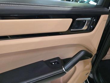 Porsche Cayenne III E-Hybrid Platinum Edition — photo 40