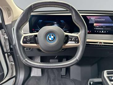 BMW IX XDrive40 — photo 8