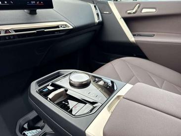 BMW IX XDrive40 — photo 9
