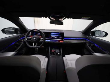 BMW M5 — photo 9