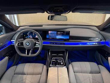 BMW Série 7 740d XDrive — photo 12