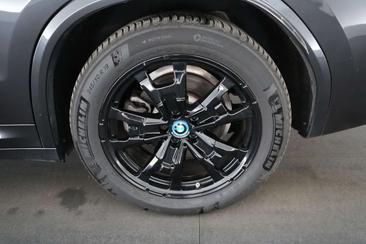 BMW iX3 — photo 19