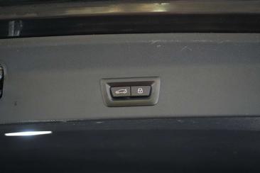 BMW iX3 — photo 22