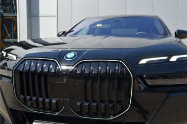 BMW I7 M Sport EDrive50 — photo 12