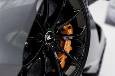 McLaren Artura — photo 11