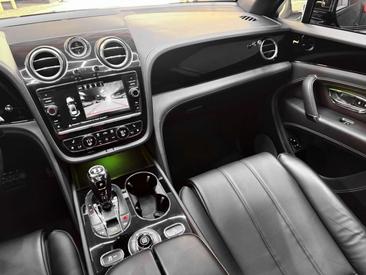 Bentley Bentayga V8 — photo 12