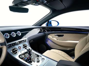 Bentley Continental GT W12 — photo 10
