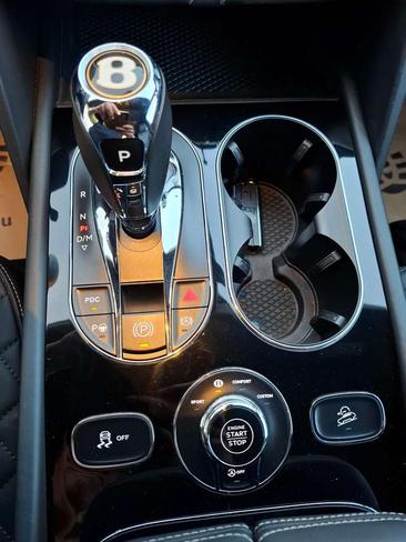 Bentley Bentayga V8 — photo 20