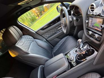 Bentley Bentayga V8 — photo 27