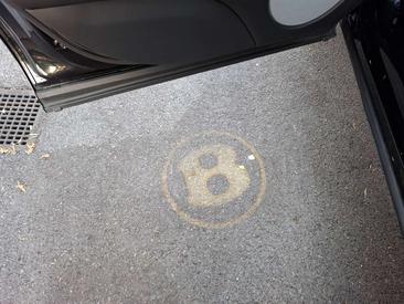 Bentley Bentayga V8 — photo 31