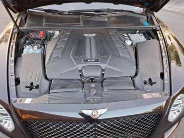 Bentley Bentayga V8 — photo 41