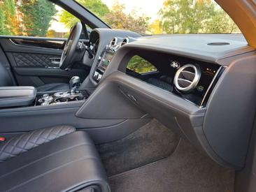 Bentley Bentayga V8 — photo 42