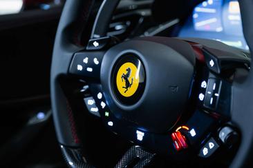 Ferrari SF90 Stradale — photo 18