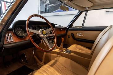 Ferrari 330 GT — photo 6